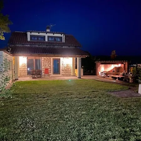 Al Casel: Storico Casello Sulla Ciclabile Trieste