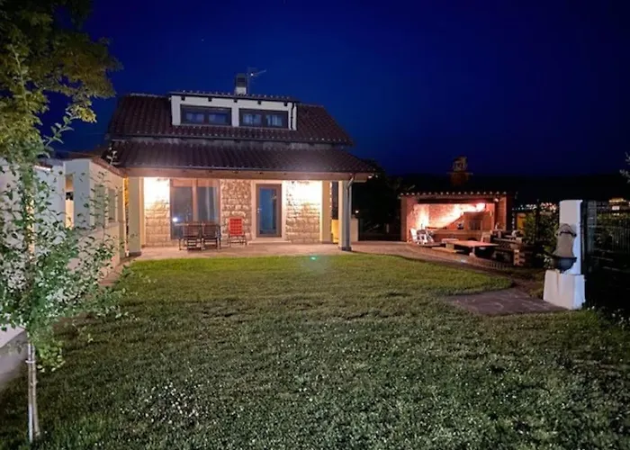 Al Casel: Storico Casello Sulla Ciclabile Trieste